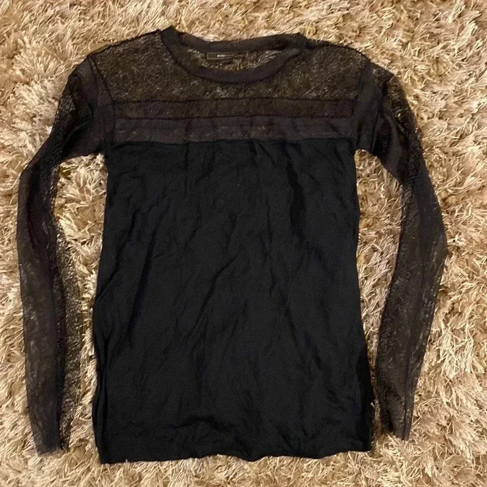 𝅺BCBGMAXAZRIA lace top size S